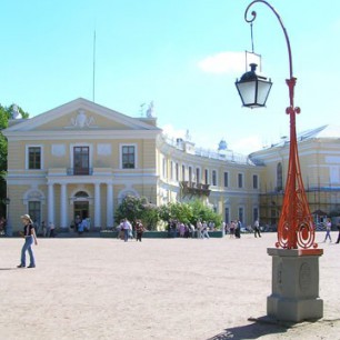 Фонарь и Павловский дворец